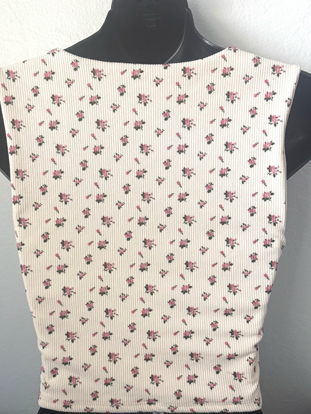 Live In The Moment Women’s S Floral Ribbed Crop Tank Top Henley Cream Pink Y2K - Picture 2 of 3